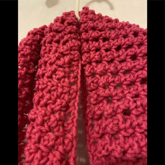 Handmade Chunky Knit Berry Infinity Scarf
New - Picture 2 of 16